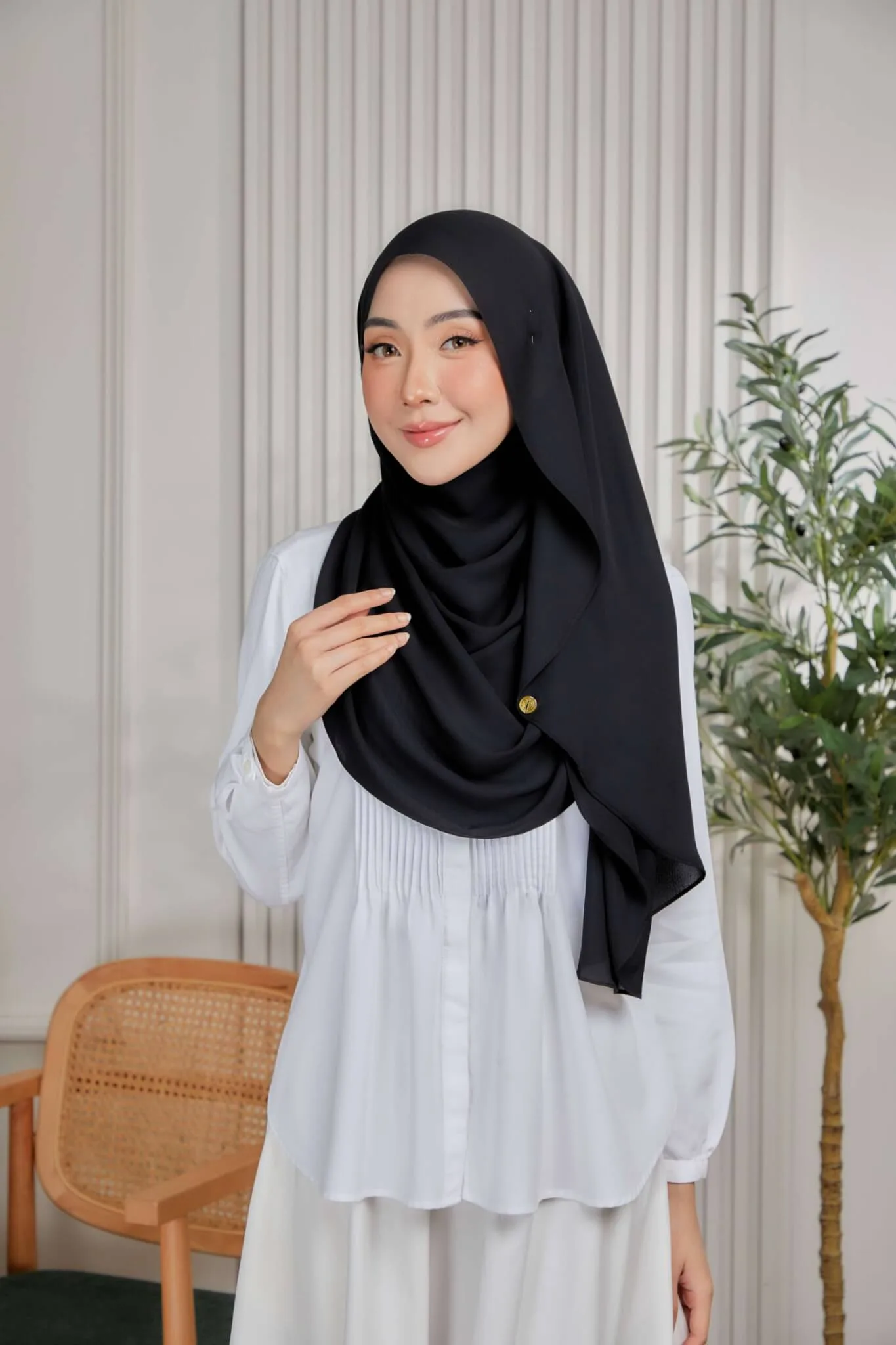 Luna Shawl In Black - Image 2