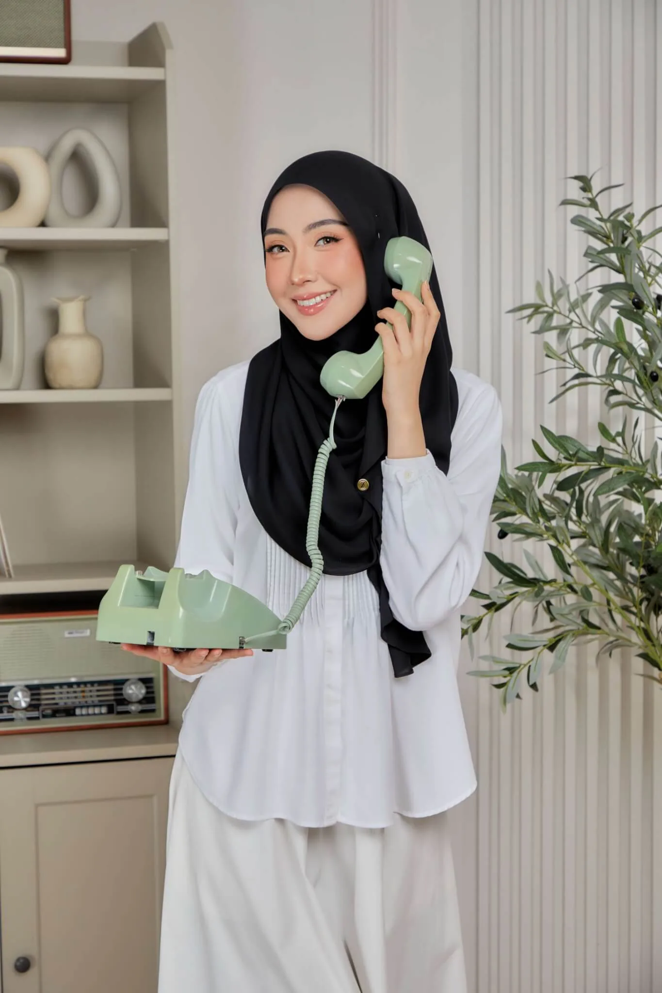 Luna Shawl In Black - Image 3