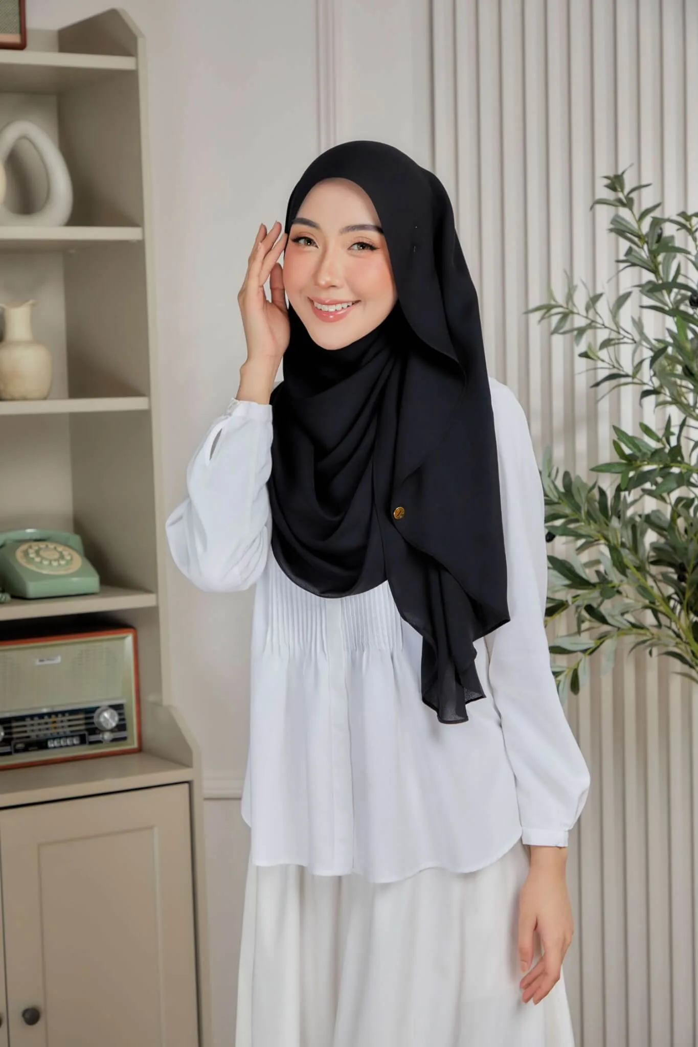 Luna Shawl In Black - Image 4