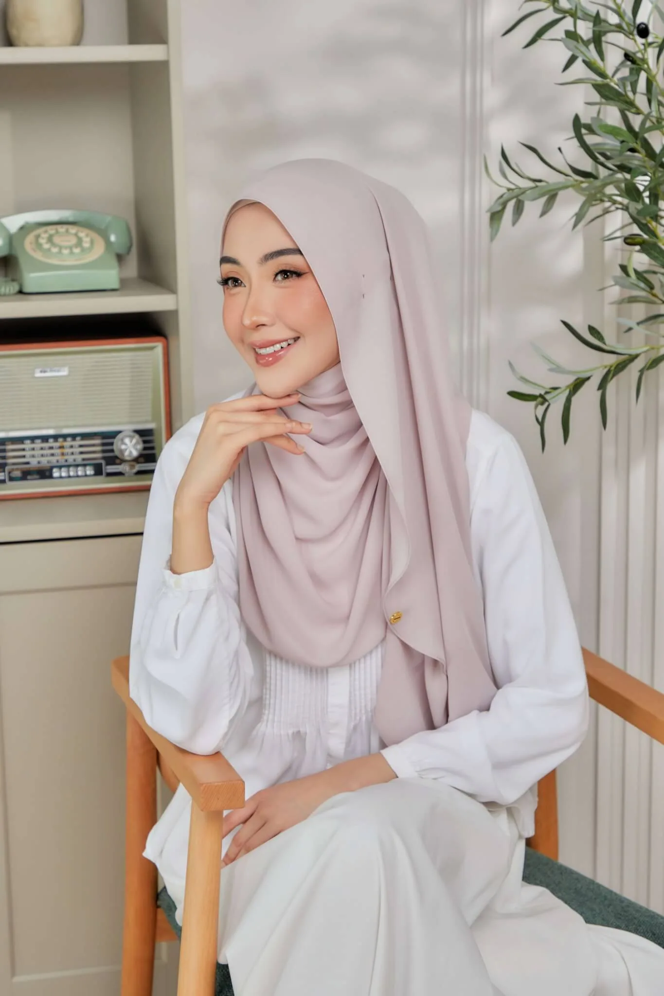 Luna Shawl In Yogurt - Image 4